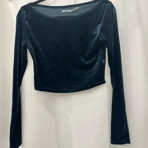 Chic Velvet Crop Top in Midnight Blue